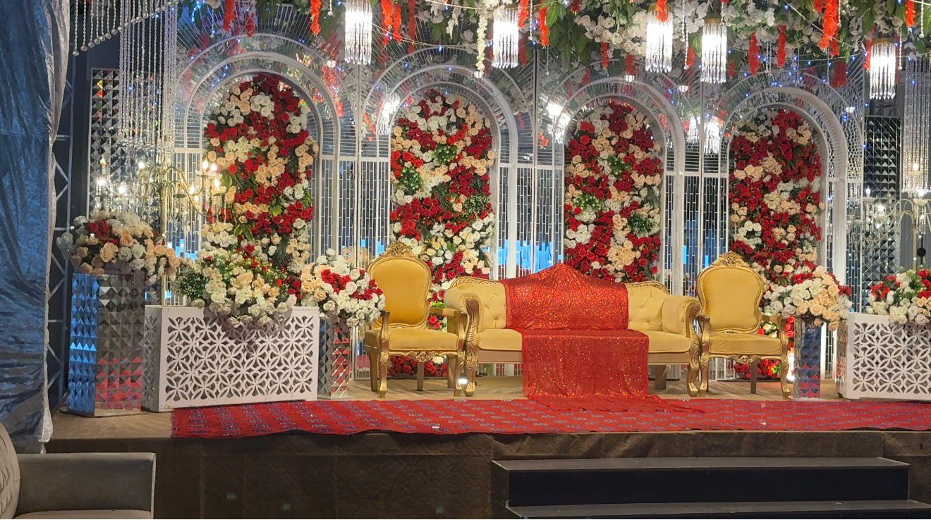 Floral table arrangement at Gudar Wedding Hall